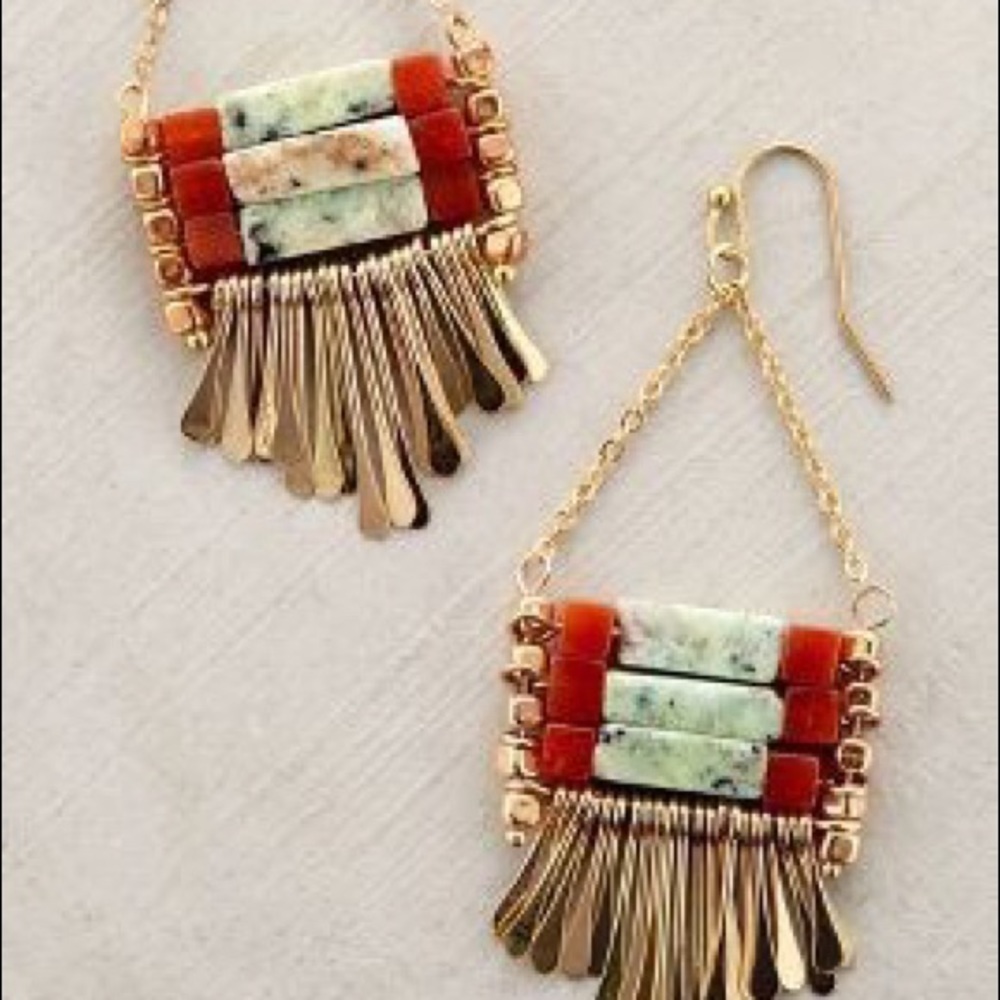 ISO * Looking to buy these earrings *